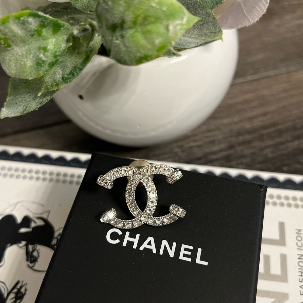 CHANEL Classic‎ Silver Crystal CC Brooch